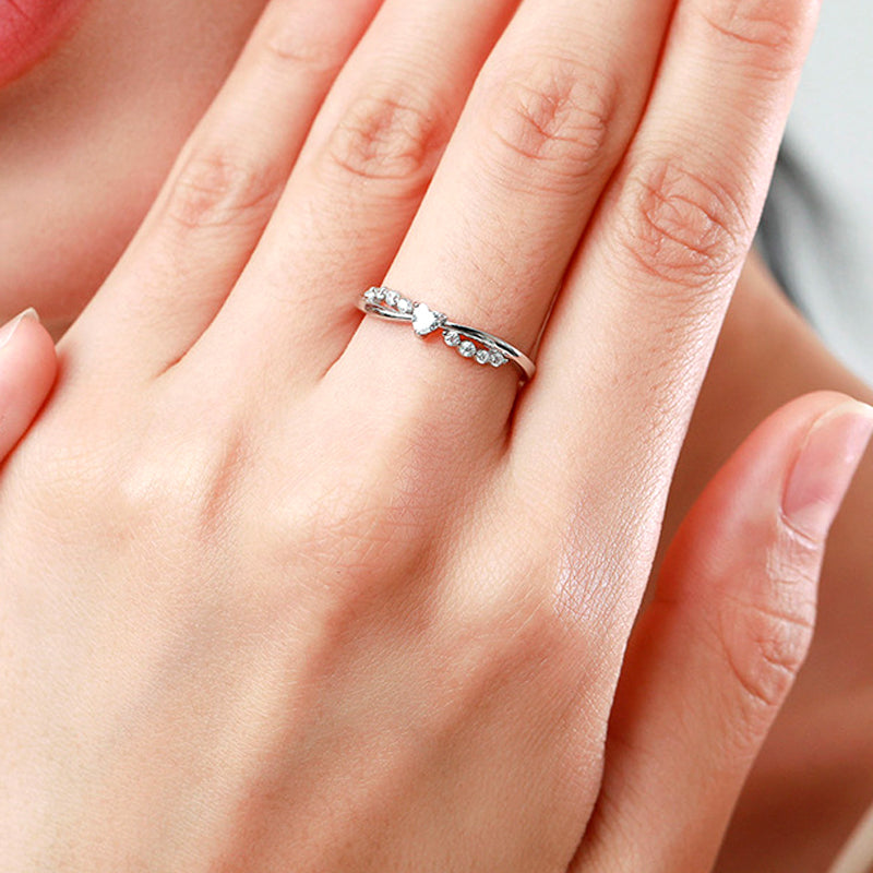Twisted Band Heart Zirconia Ring