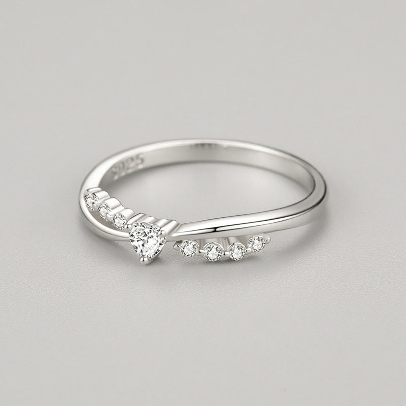 Twisted Band Heart Zirconia Ring