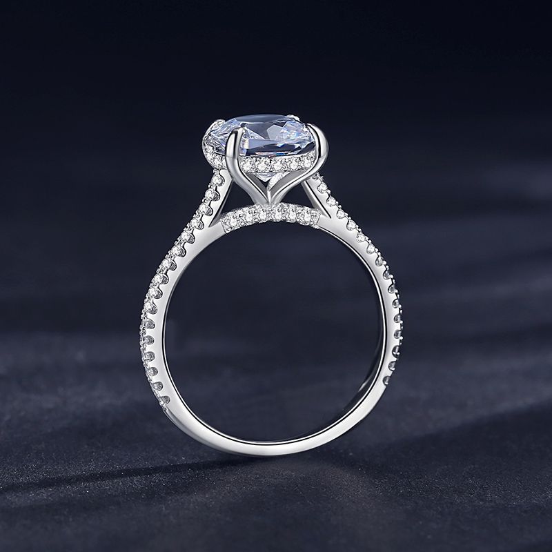 4 Prong Round Cut Engagement Ring