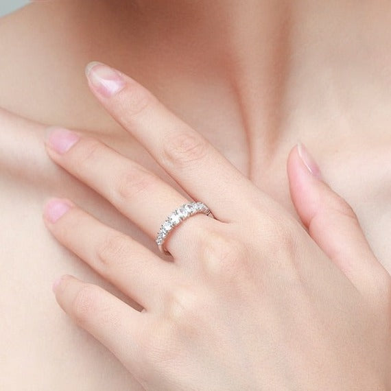 Eleven Graduated Zirconia Vintage Ring