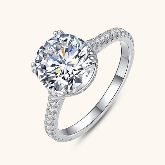 Dazzling Round Cut Engagement Ring